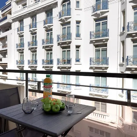 Apartament Lunique Maubourg - Next Martinez - Terrasse